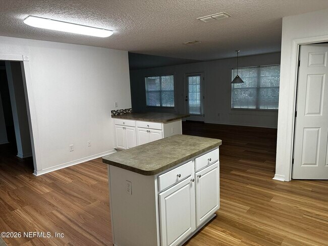 Building Photo - 1305 Hawks Crest Dr