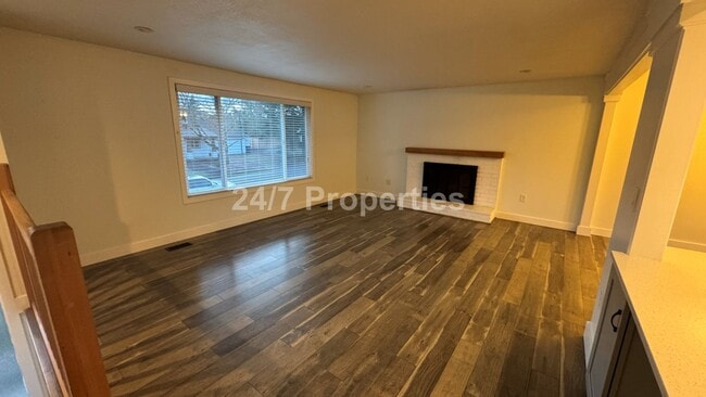 Building Photo - Spacious 4 Bedroom Home in Oregon City! - RV/Boat/Trailer Parking