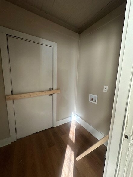 Building Photo - 1075 Kney St
