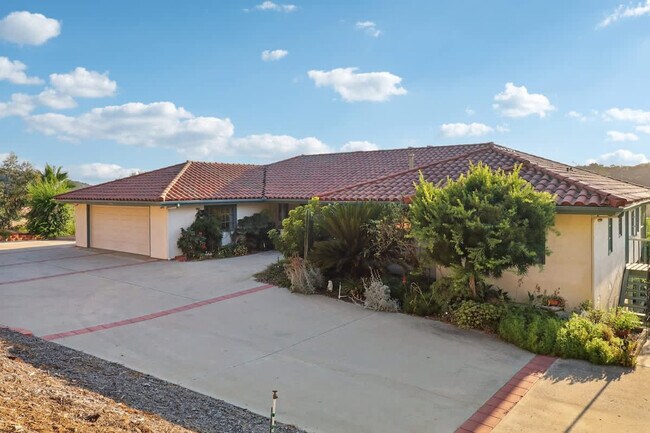 Building Photo - 2908 Lakemont Dr