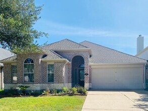 Building Photo - 2811 Cresthollow Ln