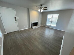 Building Photo - 6646 E Lovers Ln