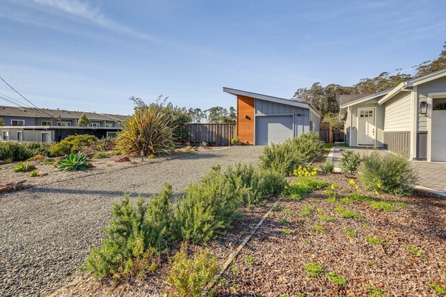 Building Photo - 157 Ave Portola