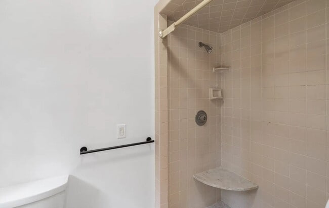 Building Photo - Lake House Rental