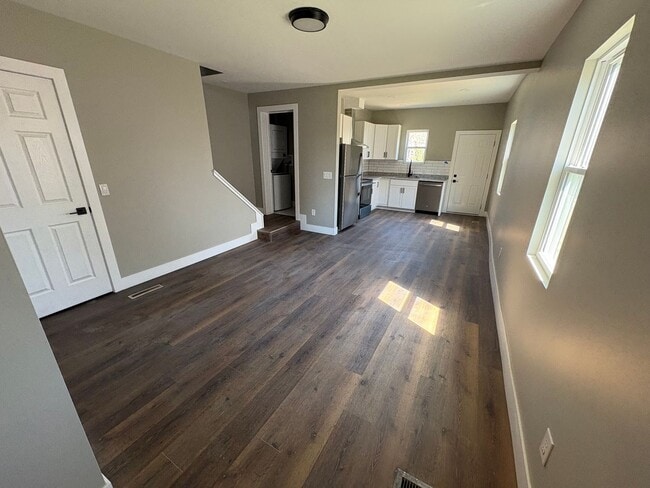 Building Photo - 668 Wager St