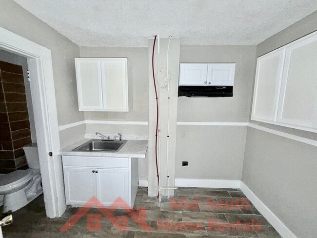 Building Photo - 2263 Hunter Ave