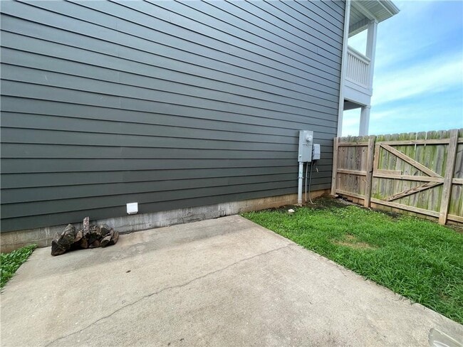 Building Photo - 3915 SW Peachwood Dr