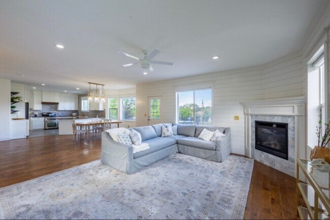 Building Photo - 868 Braddock Lane
