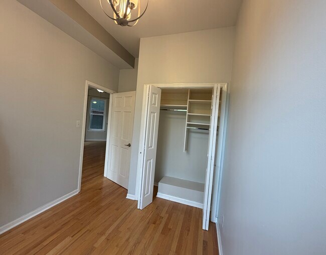 Building Photo - 1350 N Leavitt St