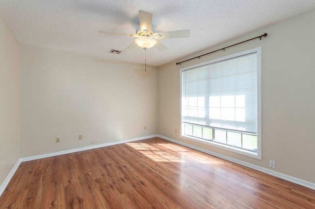 Building Photo - 101 Wakefield Dr