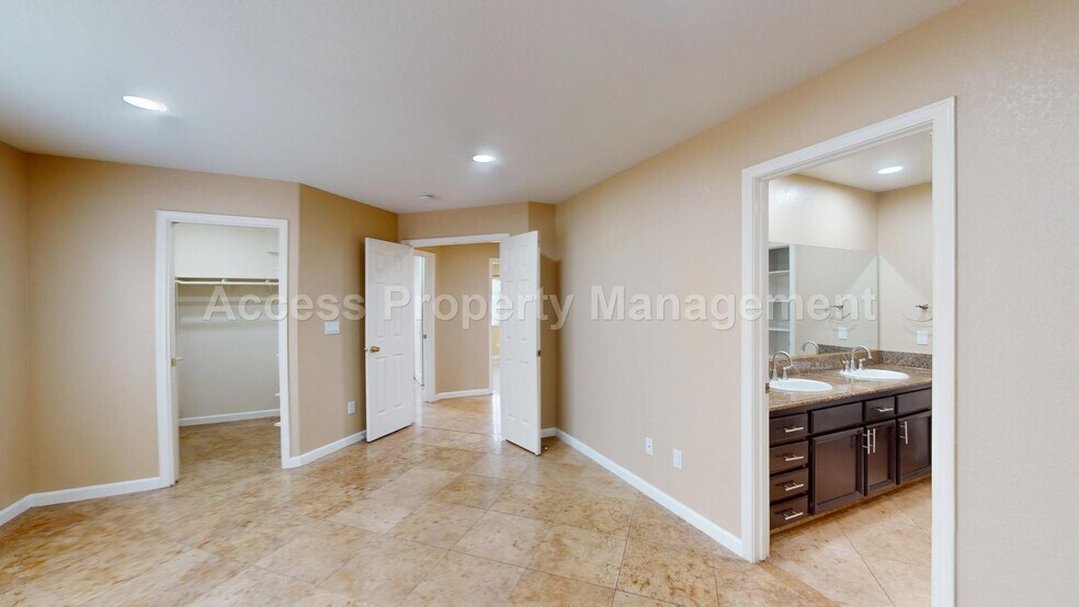 Building Photo - 2141 Norik Dr