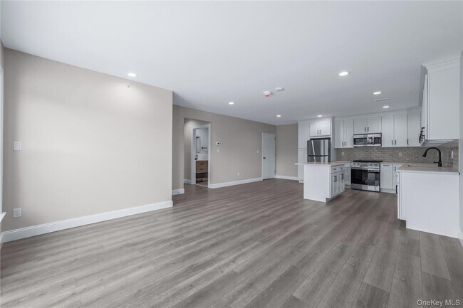 Building Photo - 110 School St