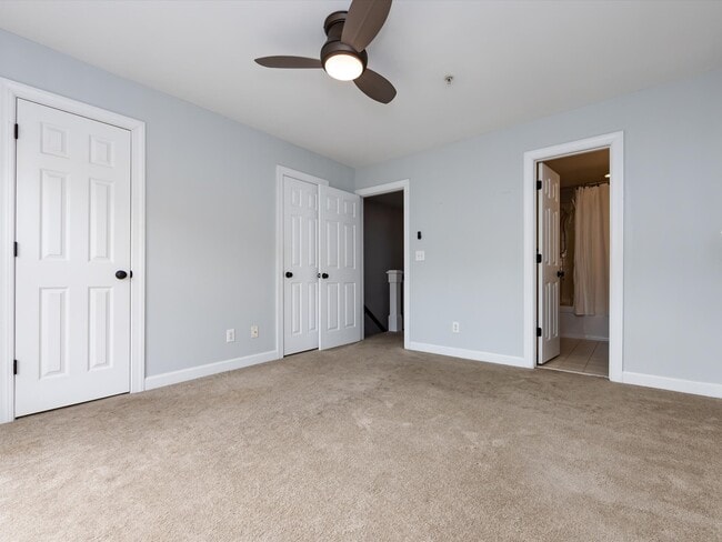 Building Photo - 4936 S Hill View Dr