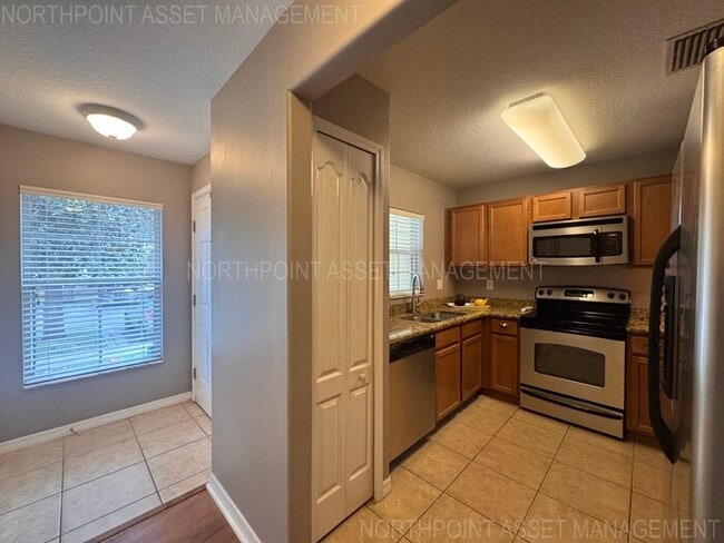 Building Photo - FURNISHED Summerfield Townhome