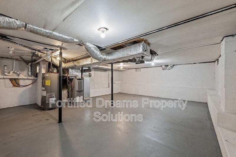 Building Photo - 1710 Rainbow Dr