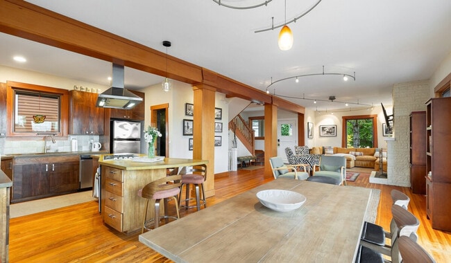 Building Photo - 173 Aloha St