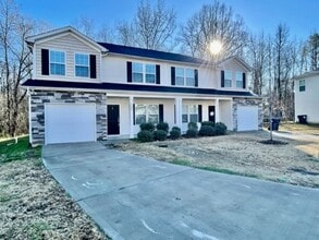 Building Photo - Luxurious 2 story 3 bedroom 2.5 bath Townhomes. Located in Salisbury