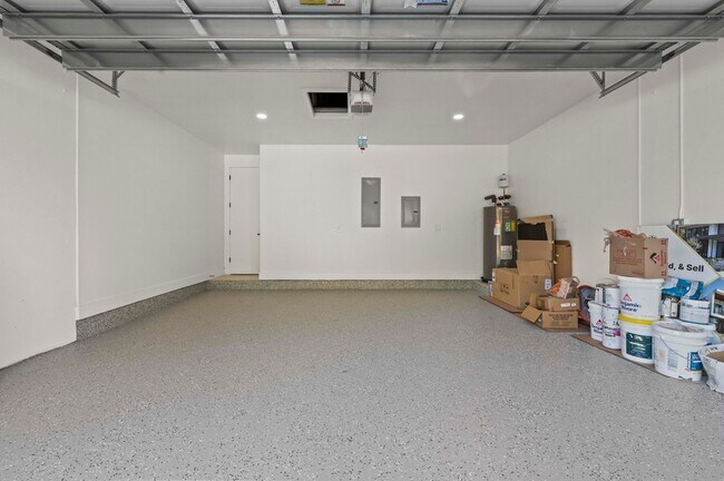 Building Photo - 621 NW 42nd Ave