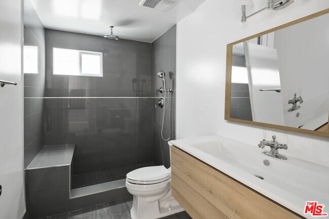 Building Photo - 1105 Alta Loma Rd