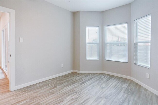 Building Photo - 9504 Menchaca Rd