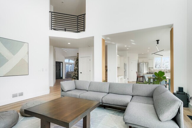 Building Photo - Robb Way