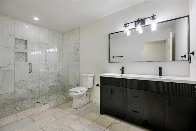 Building Photo - Newly Renovated Home for Rent in Great and Quiet Neighborhood!