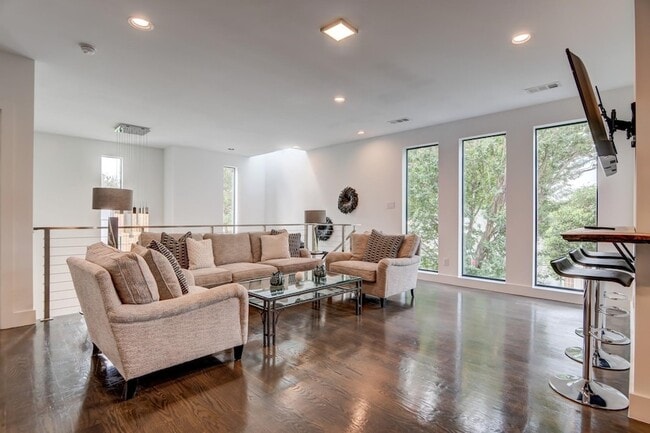 Building Photo - 5017 Milam St