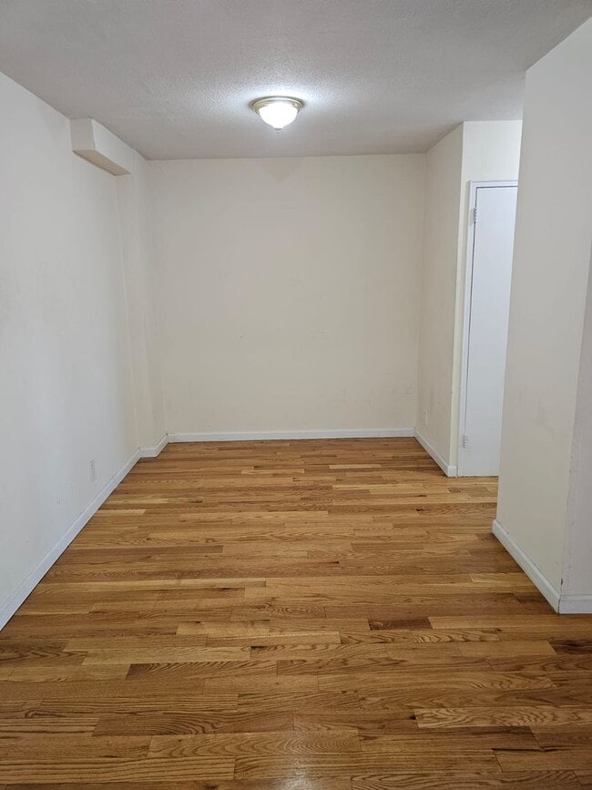 Building Photo - One Bedroom