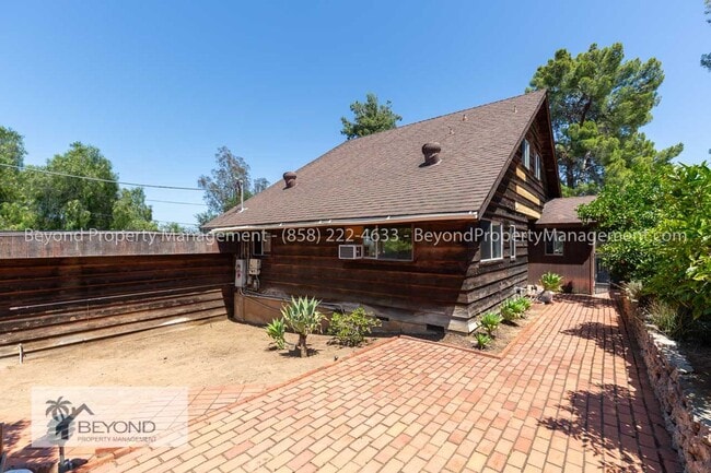 Building Photo - LUXURY IN LAKESIDE , STUNNING 4 BED 3 BATH...