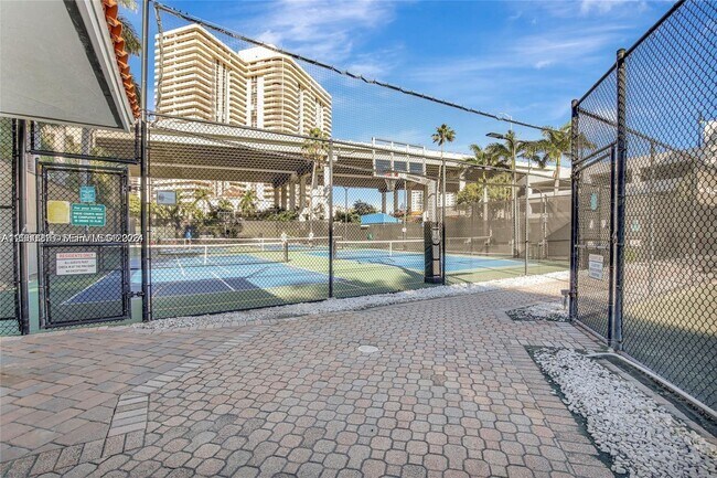 Building Photo - 3600 Mystic Pointe Dr