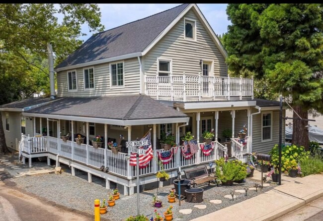 Primary Photo - 121 S Main St