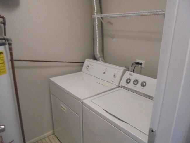 Building Photo - 4730 Calvert Dr