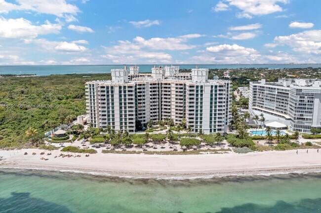 Building Photo - 1121 Crandon Blvd