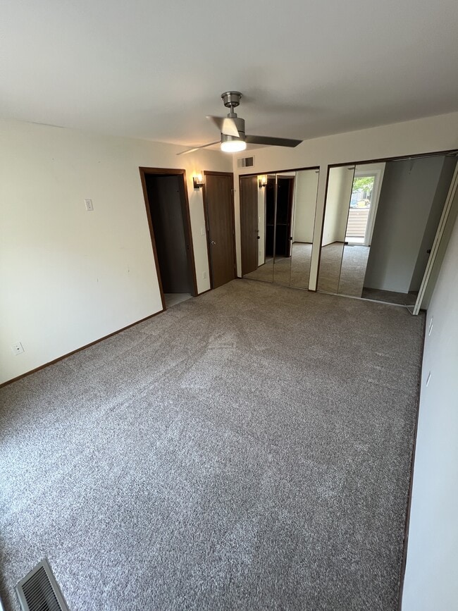 Building Photo - 3633 E Meadows Ct