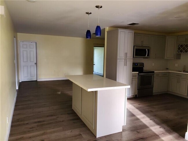 Building Photo - 4391 NW 75th Ave