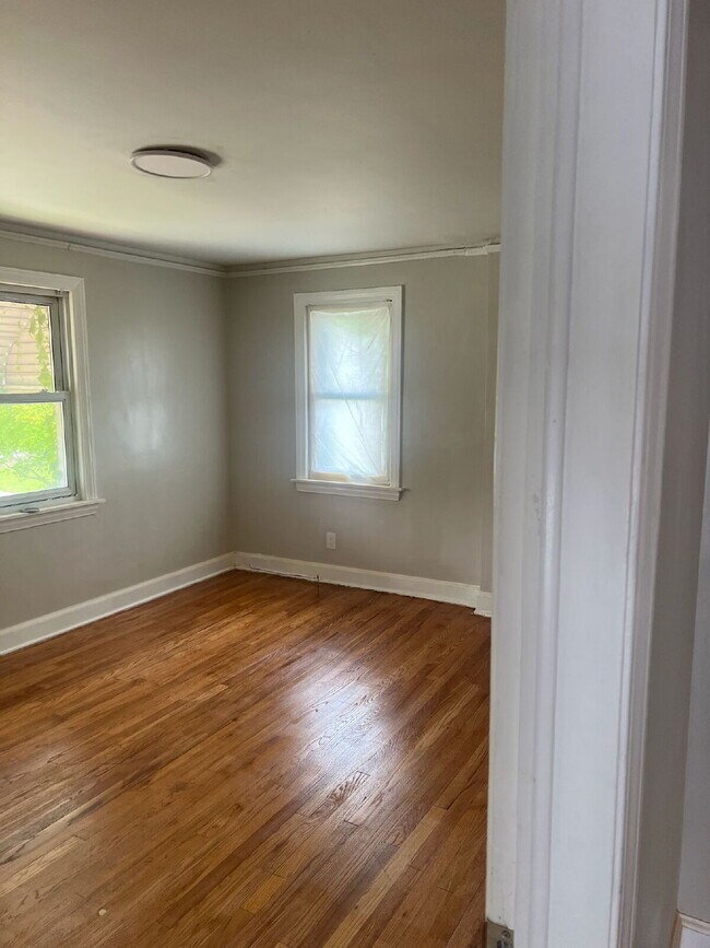 Building Photo - 3-Bedroom Gem on Indiana St with Spacious ...