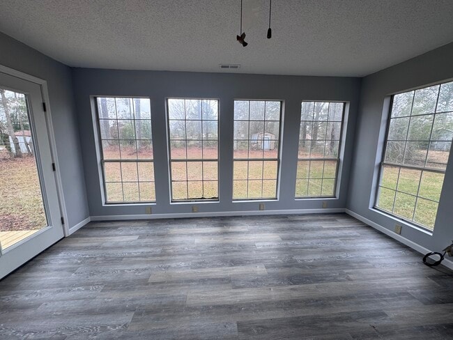 Building Photo - 1007 Cagle St NE