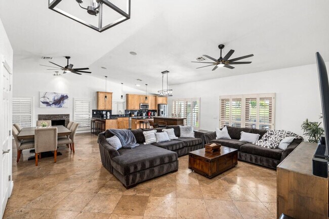 Building Photo - 14615 N 22nd Ln