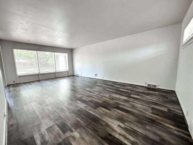 Building Photo - 3405 37th St