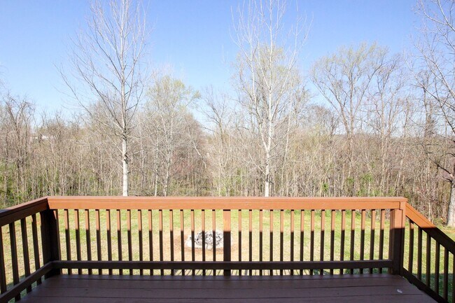 Building Photo - Sweet 3 bed 2 bath.  Cat friendly.