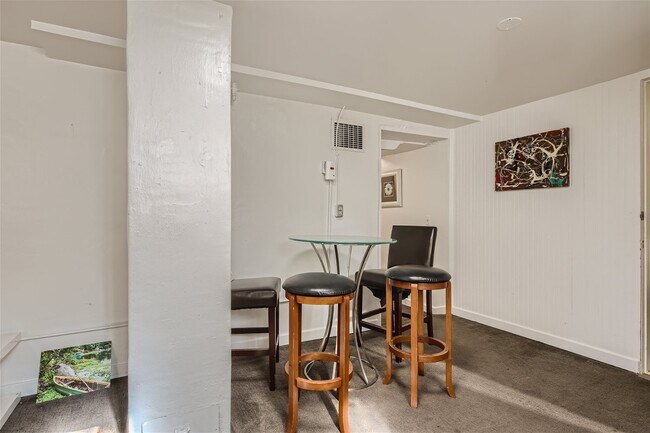 Building Photo - 2151 S Cherokee St