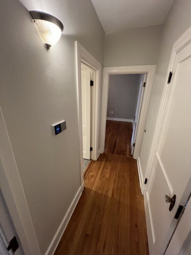 Building Photo - Charming 3 Bedroom Home Near LSU, University Lakes & Parade Routes!