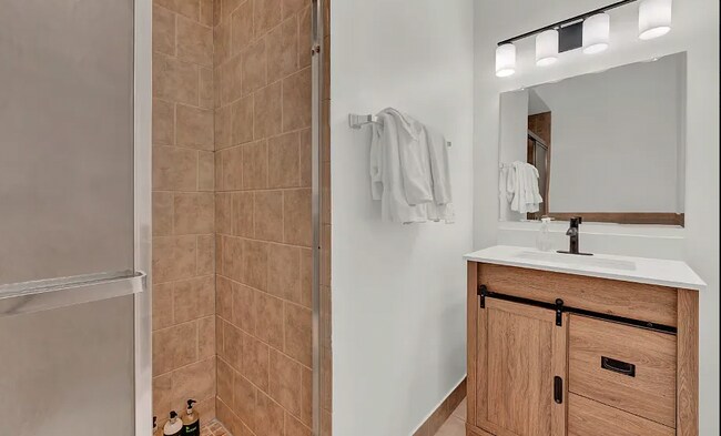 Building Photo - 2 bedroom in Chicago IL 60618