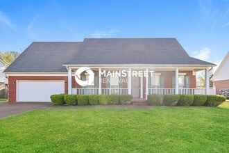 Building Photo - 5 Bedroom Pet-Friendly Home in Jackson, TN with Main Street Renewal