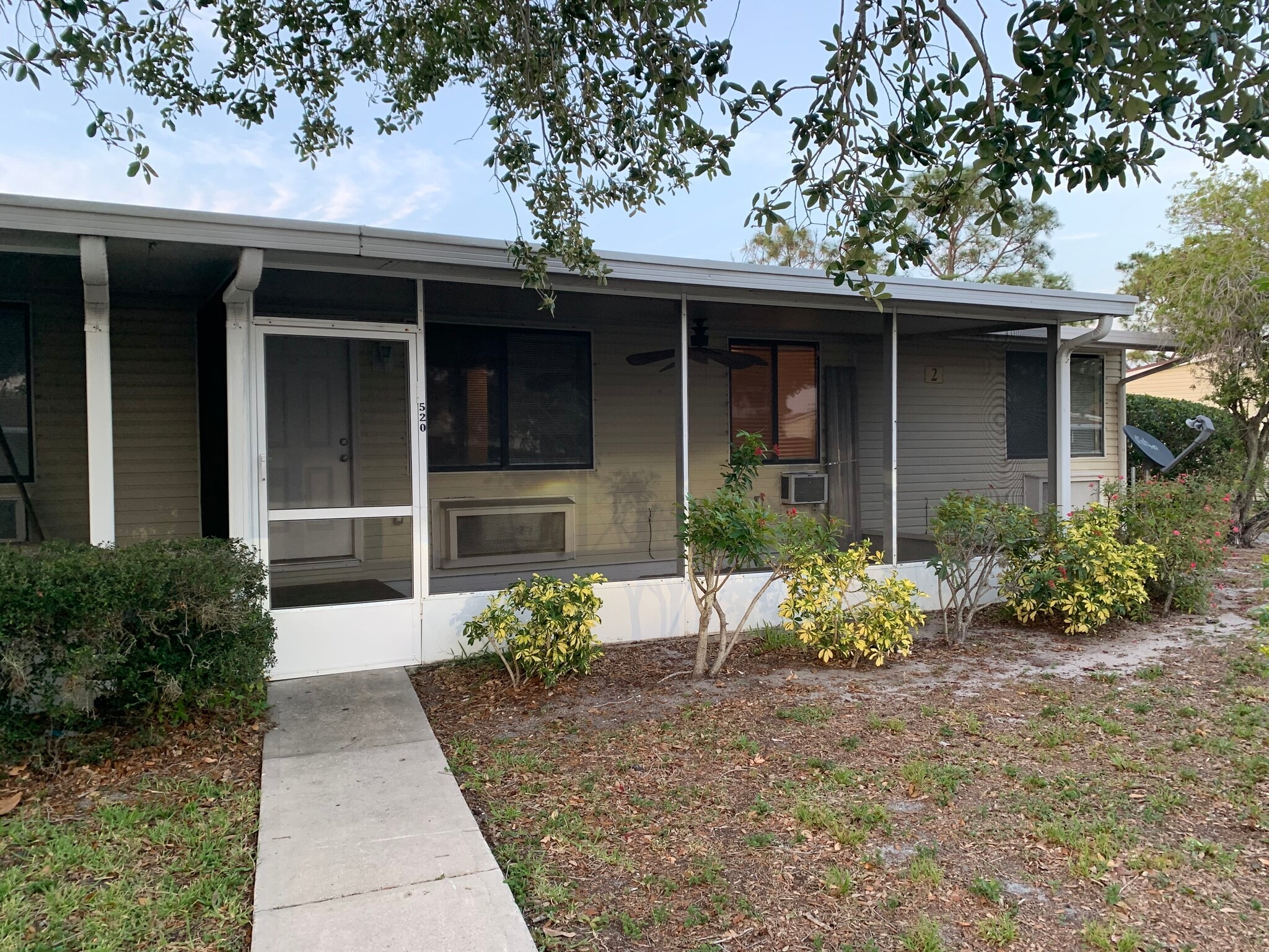 Building Photo - 520 7th Pl