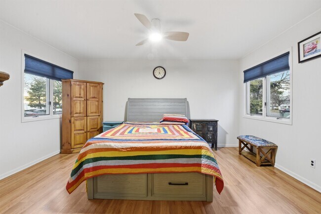 Building Photo - 700 10th St