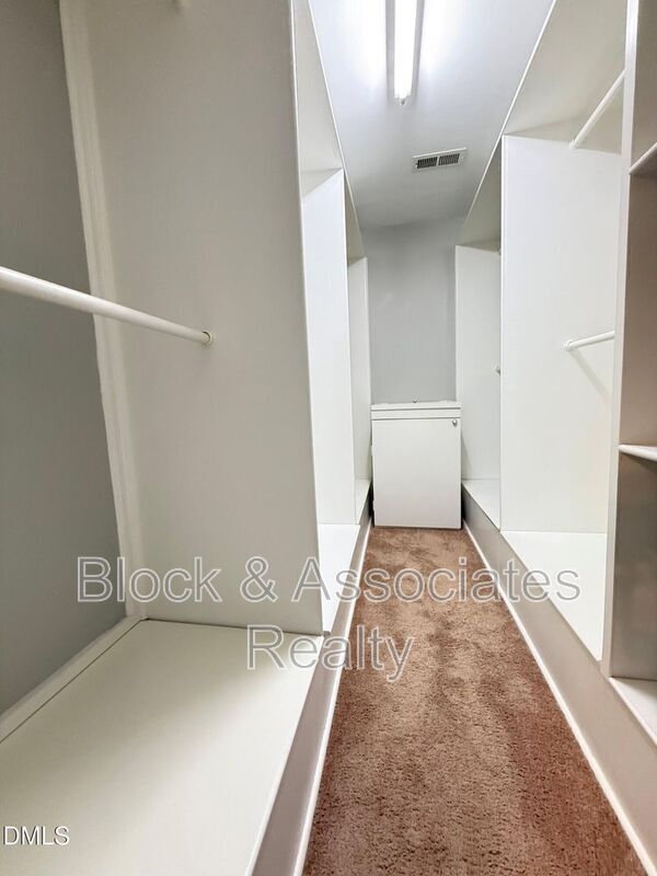 Building Photo - 420 Cline Falls Dr