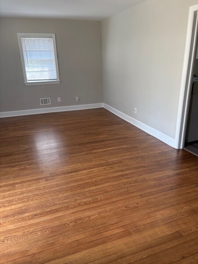 Building Photo - 403A Smith