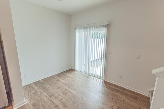 Building Photo - 207 Crescent Wy