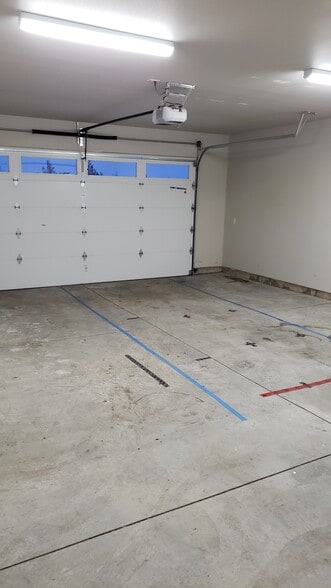 Building Photo - 4575 SW Antelope Ave